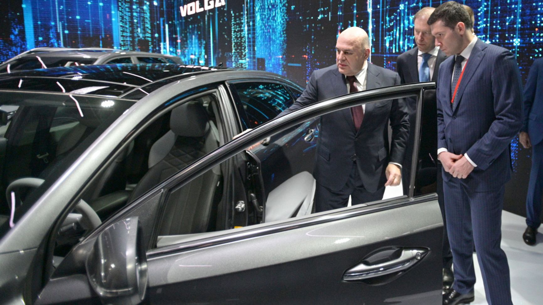 After inspecting the new Volgas — essentially rebranded models from China’s Changan — in May of this year, Russia’s PM Mikhail Mishustin remarked that he wanted “the steering wheel to be Russian”